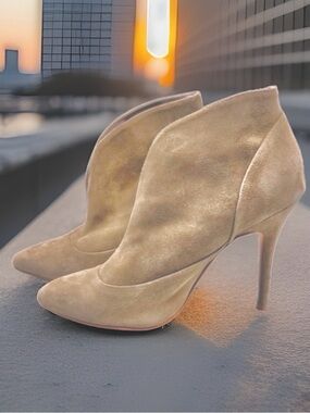 Express Beige Natural Suede Heeled Ankle Booties. 4.24” stiletto heels. Size 8